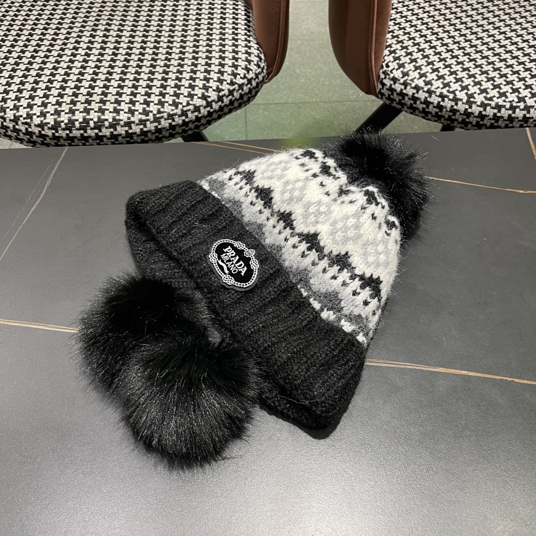  普拉达，毛线帽子加厚保暖护耳骑行防寒套头雷锋帽
2025新款针织帽女秋冬季