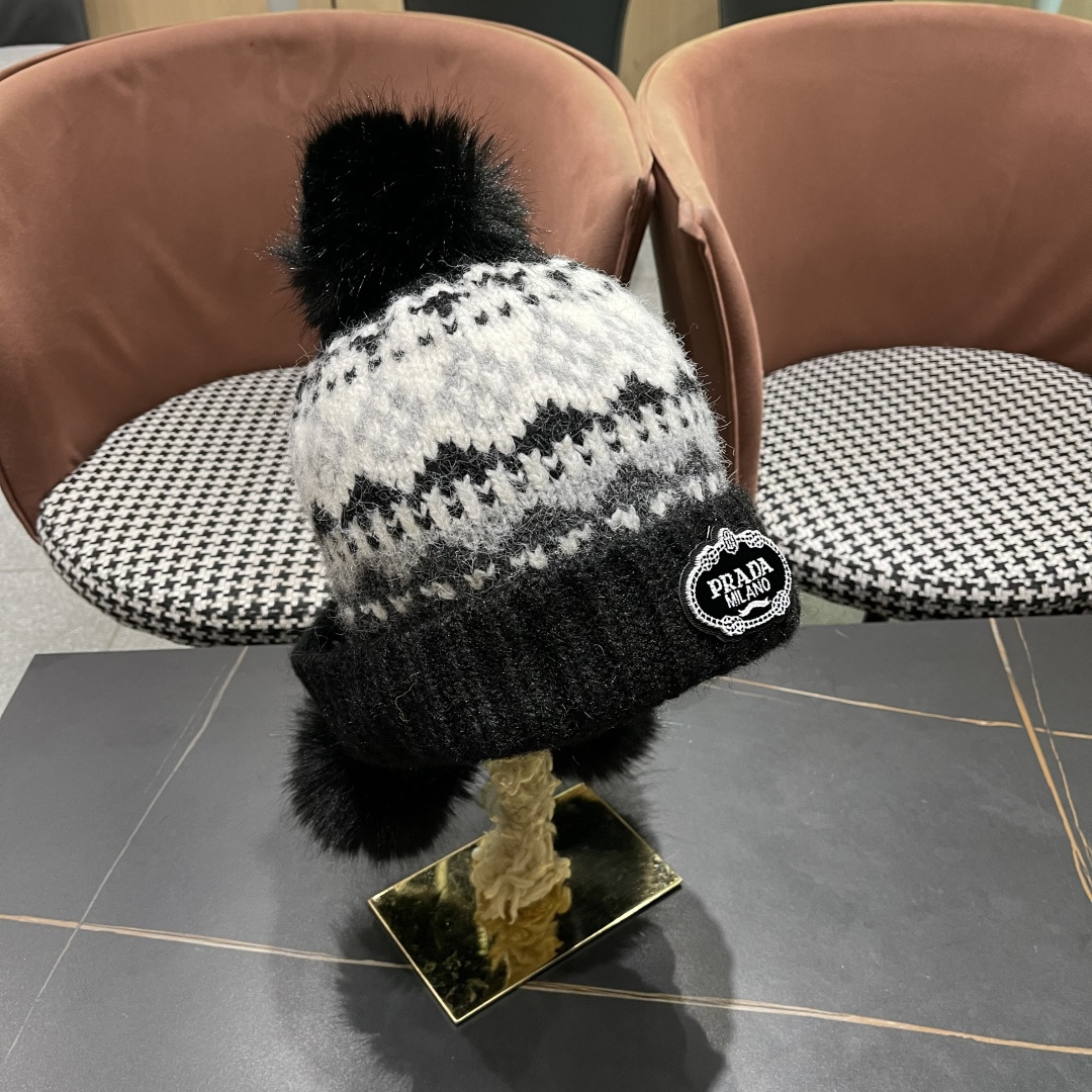  普拉达，毛线帽子加厚保暖护耳骑行防寒套头雷锋帽
2025新款针织帽女秋冬季