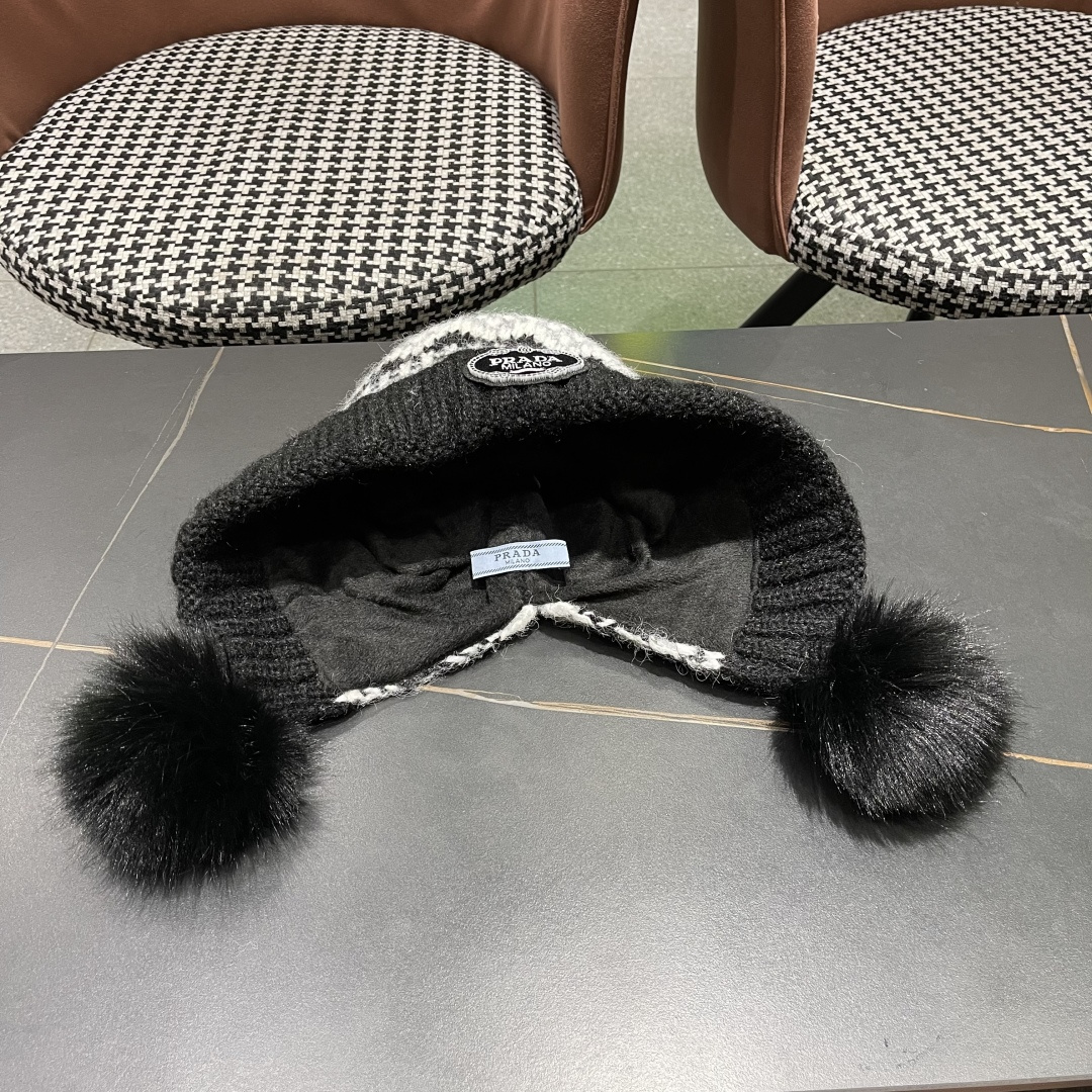  普拉达，毛线帽子加厚保暖护耳骑行防寒套头雷锋帽
2025新款针织帽女秋冬季