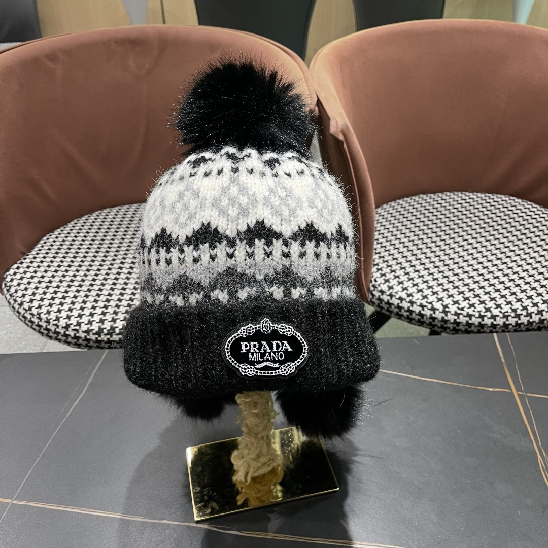  普拉达，毛线帽子加厚保暖护耳骑行防寒套头雷锋帽
2025新款针织帽女秋冬季