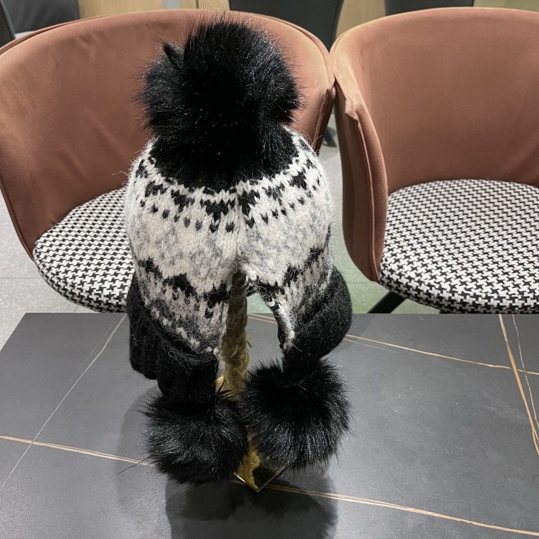  普拉达，毛线帽子加厚保暖护耳骑行防寒套头雷锋帽
2025新款针织帽女秋冬季