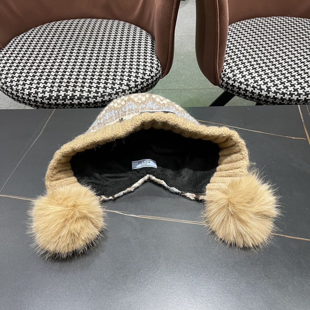  普拉达，毛线帽子加厚保暖护耳骑行防寒套头雷锋帽
2025新款针织帽女秋冬季