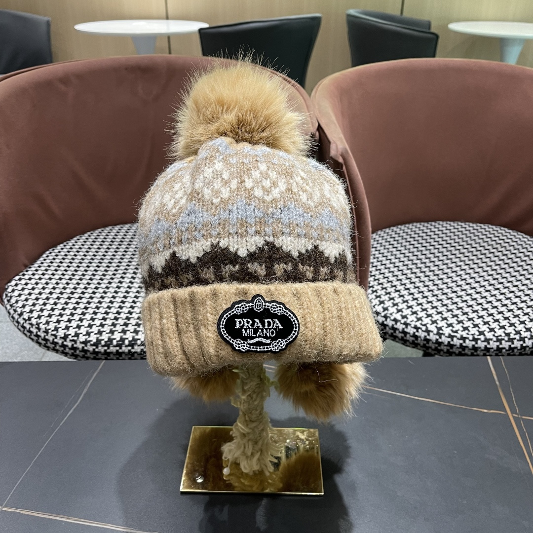  普拉达，毛线帽子加厚保暖护耳骑行防寒套头雷锋帽
2025新款针织帽女秋冬季