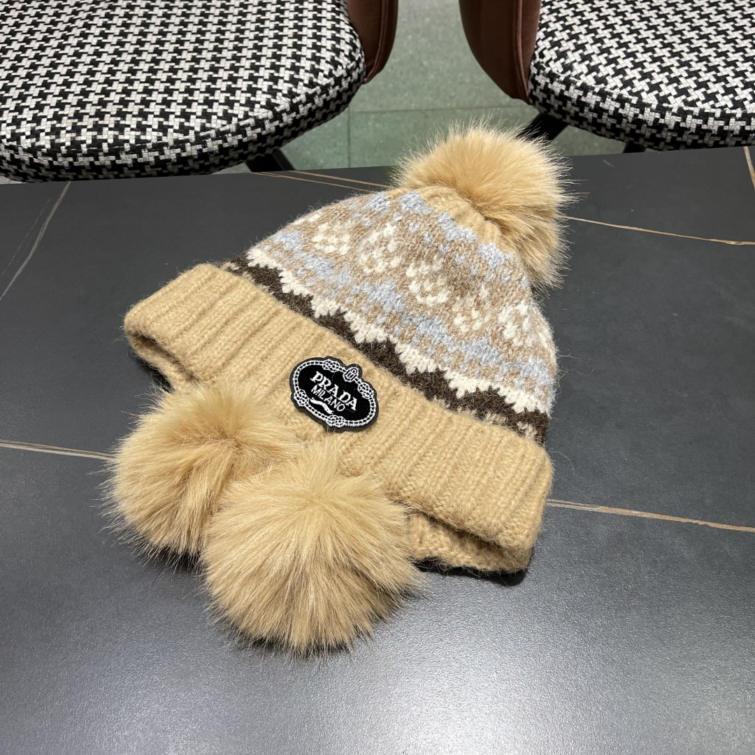  普拉达，毛线帽子加厚保暖护耳骑行防寒套头雷锋帽
2025新款针织帽女秋冬季