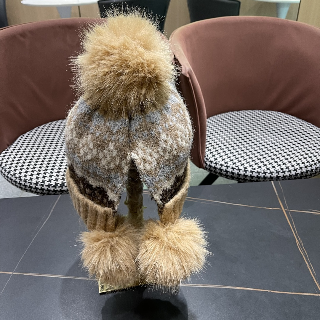  普拉达，毛线帽子加厚保暖护耳骑行防寒套头雷锋帽
2025新款针织帽女秋冬季