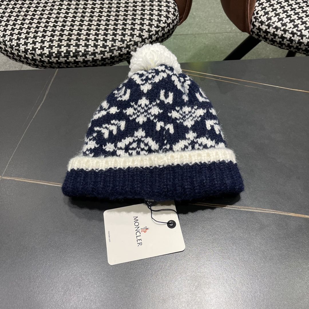  MONCLER（蒙口）费尔岛复古毛球毛线帽女秋冬季显脸
小保暖帽子护耳冷帽针织包头帽