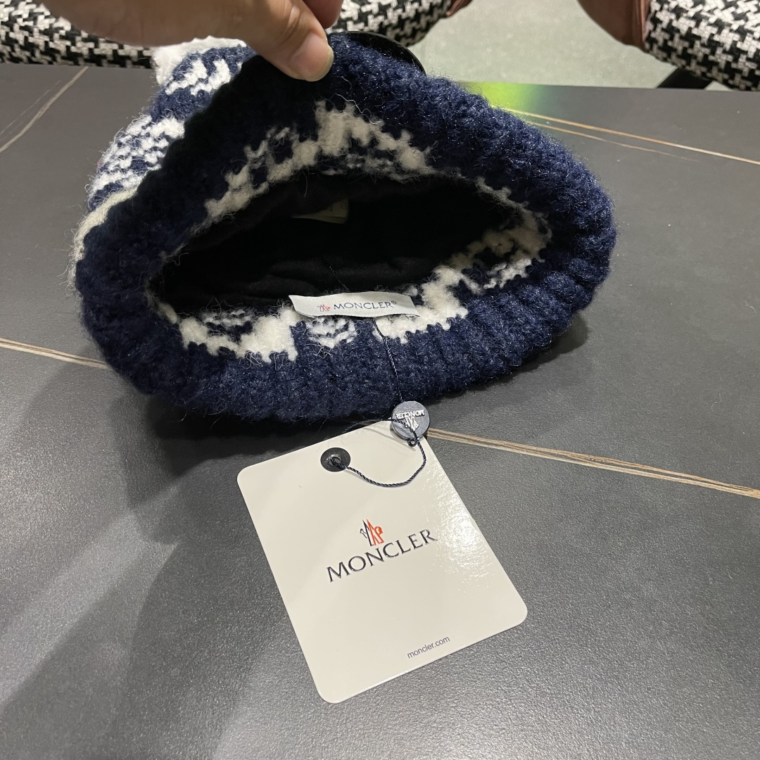  MONCLER（蒙口）费尔岛复古毛球毛线帽女秋冬季显脸
小保暖帽子护耳冷帽针织包头帽