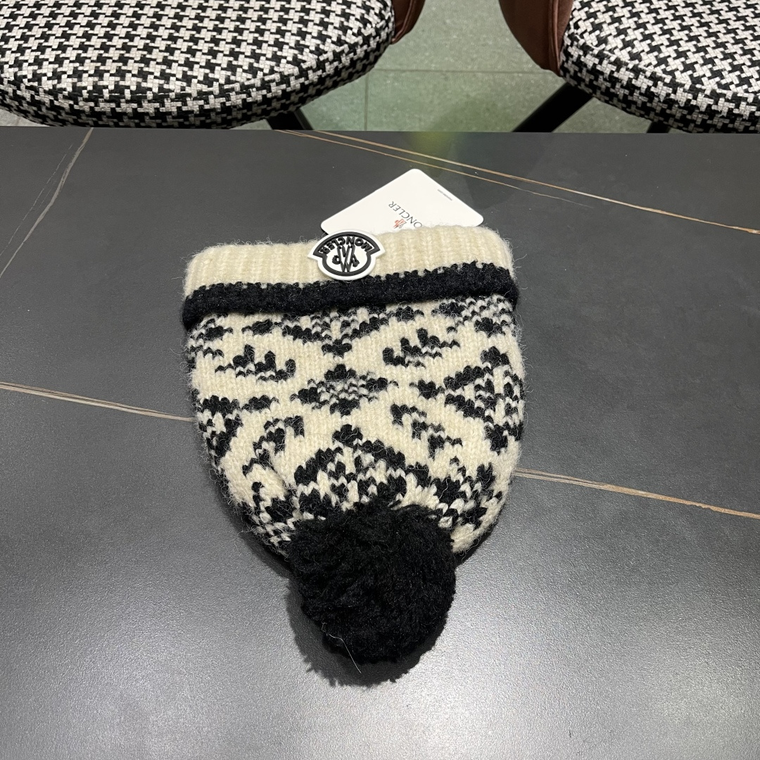  MONCLER（蒙口）费尔岛复古毛球毛线帽女秋冬季显脸
小保暖帽子护耳冷帽针织包头帽