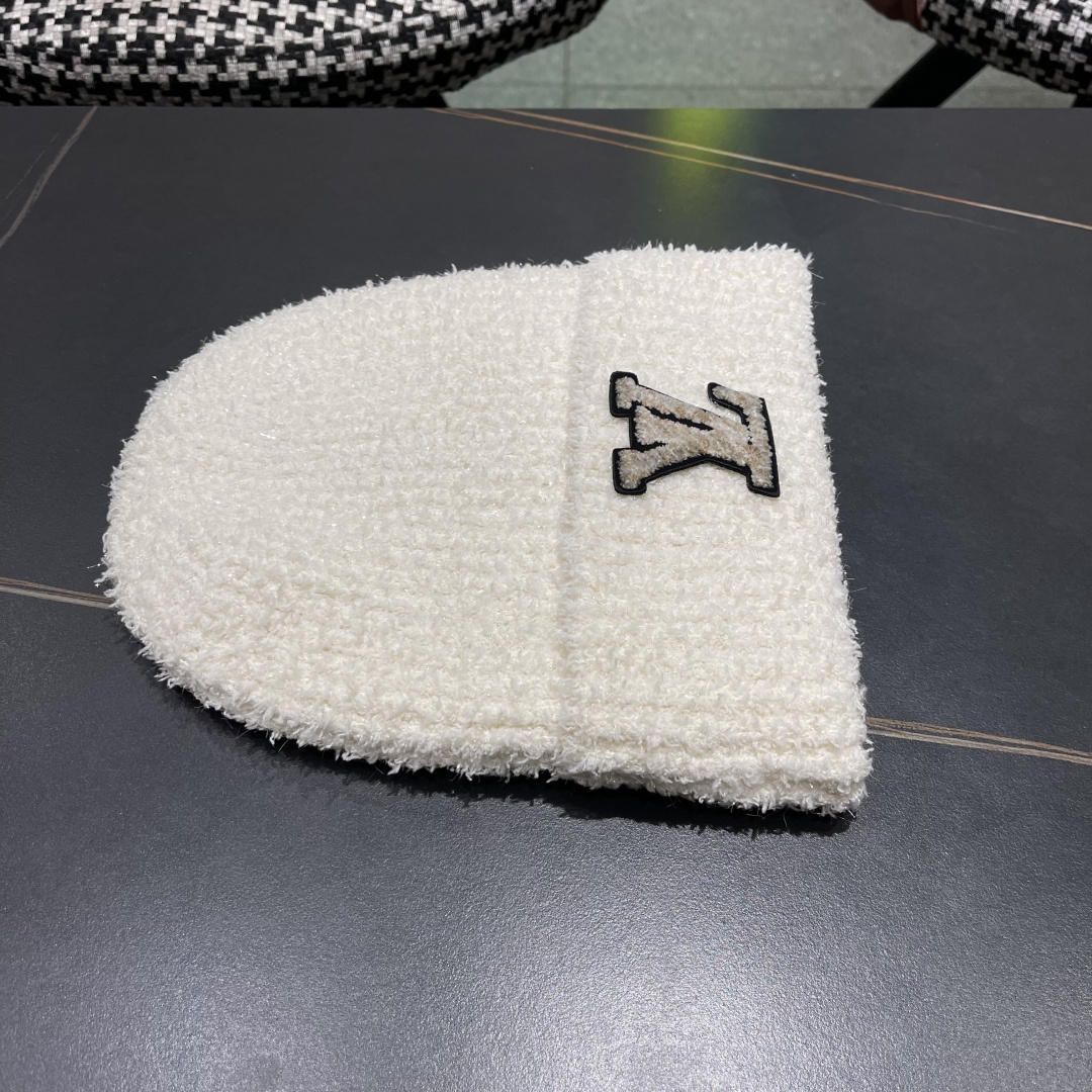  Lv路易威登官网针织帽非常百搭 男女通用 亲们可以看细节，车工整齐 透气舒适，采用进口毛线料！潮人必备