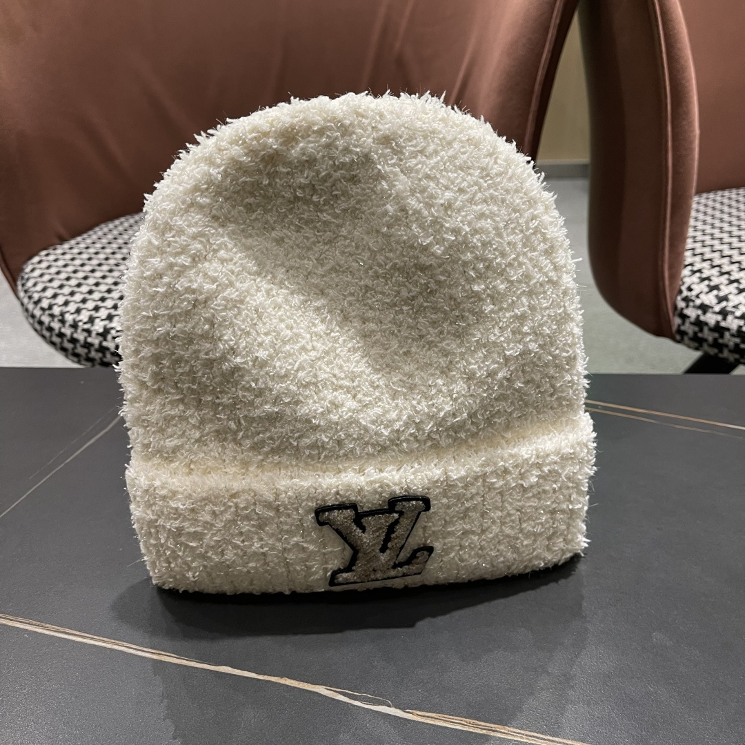  Lv路易威登官网针织帽非常百搭 男女通用 亲们可以看细节，车工整齐 透气舒适，采用进口毛线料！潮人必备