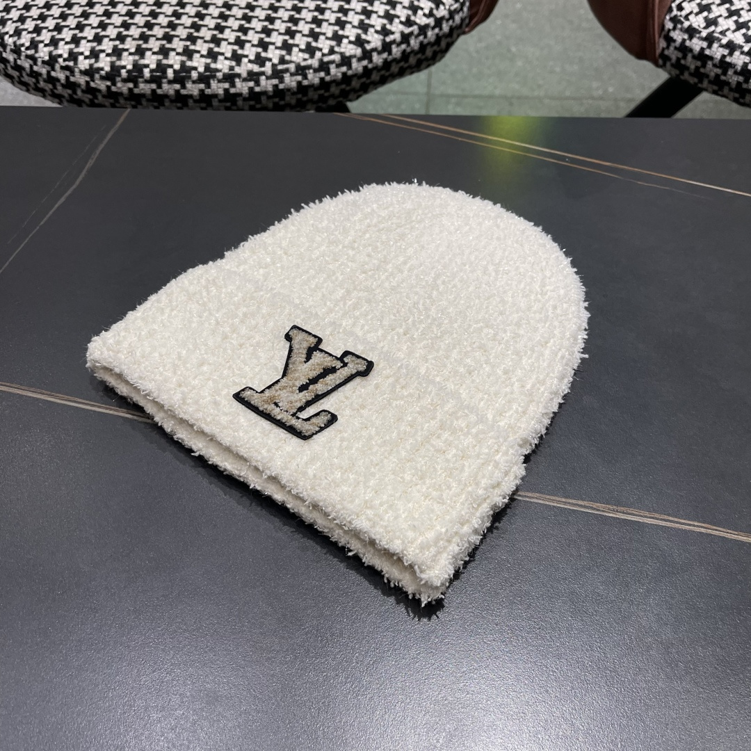  Lv路易威登官网针织帽非常百搭 男女通用 亲们可以看细节，车工整齐 透气舒适，采用进口毛线料！潮人必备