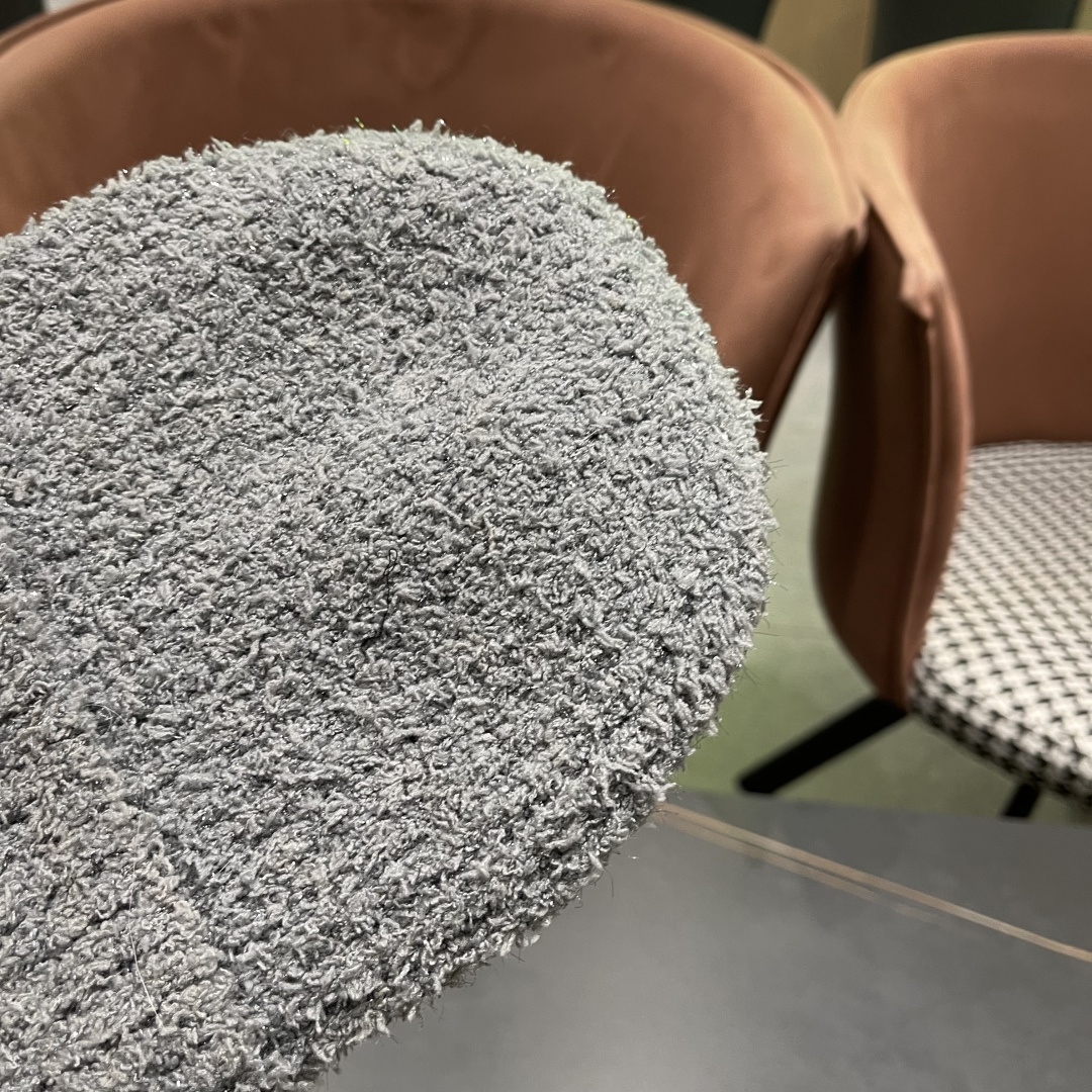  Lv路易威登官网针织帽非常百搭 男女通用 亲们可以看细节，车工整齐 透气舒适，采用进口毛线料！潮人必备