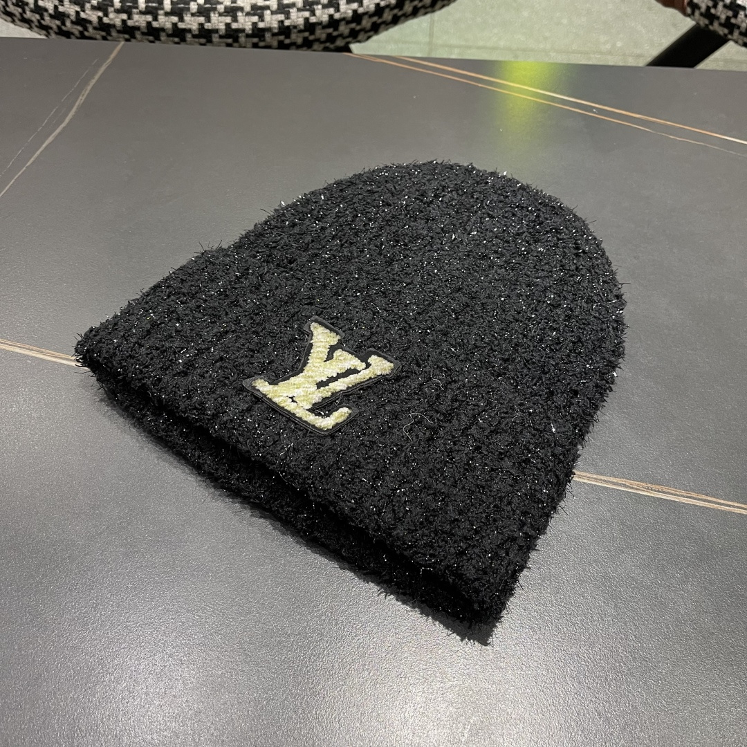  Lv路易威登官网针织帽非常百搭 男女通用 亲们可以看细节，车工整齐 透气舒适，采用进口毛线料！潮人必备