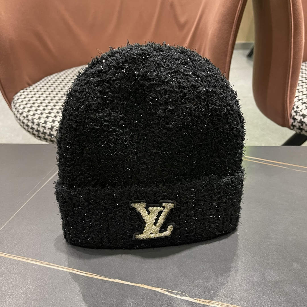  Lv路易威登官网针织帽非常百搭 男女通用 亲们可以看细节，车工整齐 透气舒适，采用进口毛线料！潮人必备
