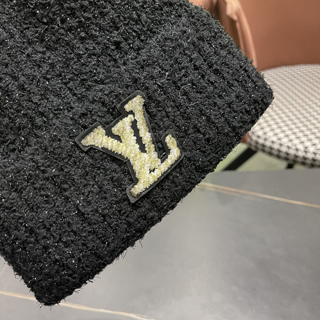  Lv路易威登官网针织帽非常百搭 男女通用 亲们可以看细节，车工整齐 透气舒适，采用进口毛线料！潮人必备