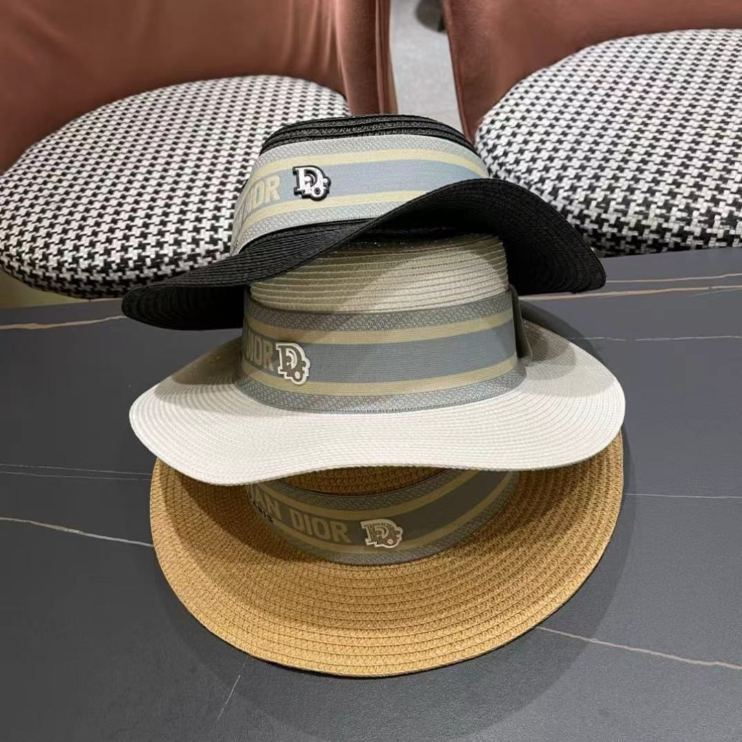 。DIOR平顶草帽👒迪奥平顶草帽👏新款草编平顶遮阳草帽盆帽🤩沙滩风，百搭单品～出街首选，新品上架