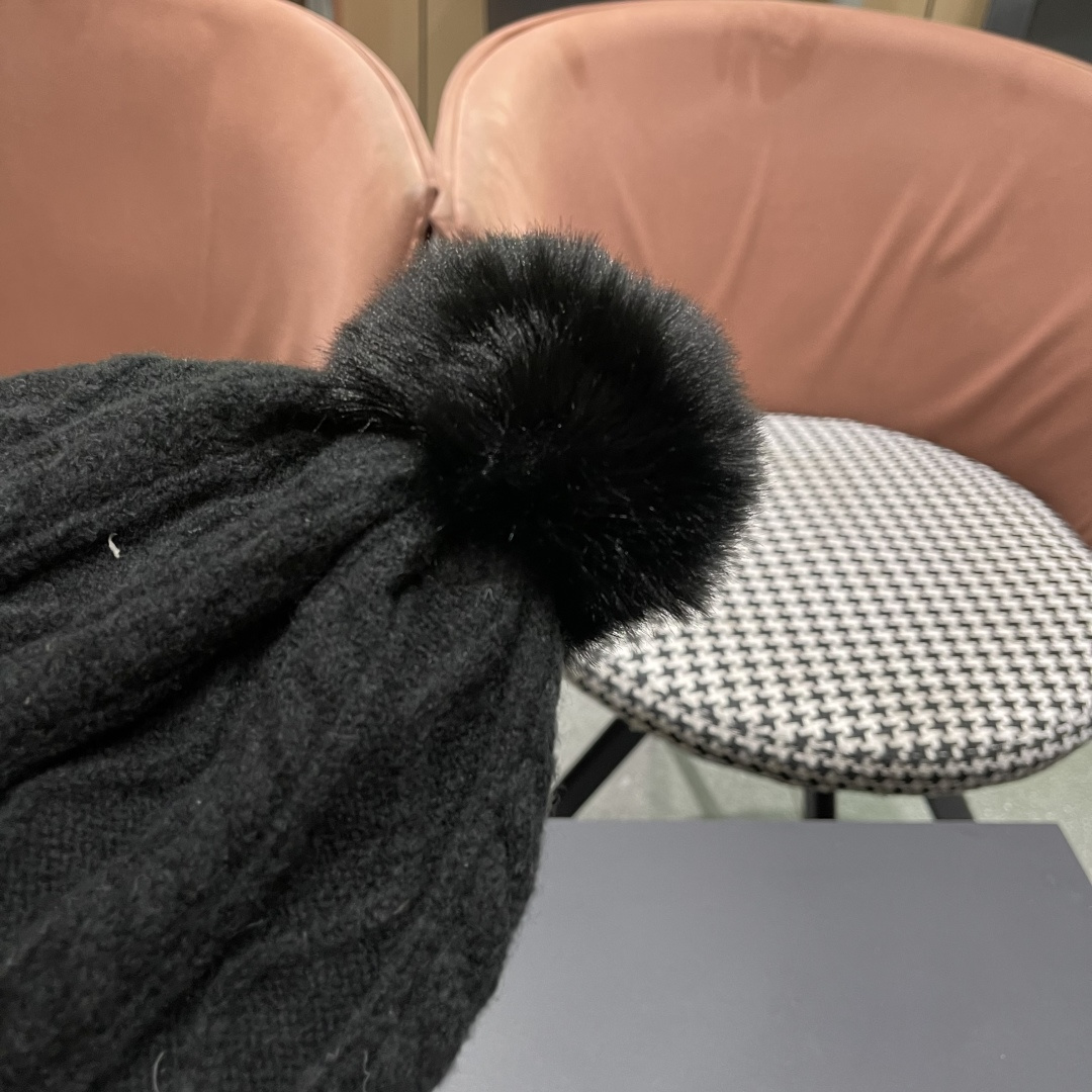  lv路易威登帽子2025女秋冬毛线帽韩版针织帽女士百搭毛球帽护耳冬季套头潮加厚帽