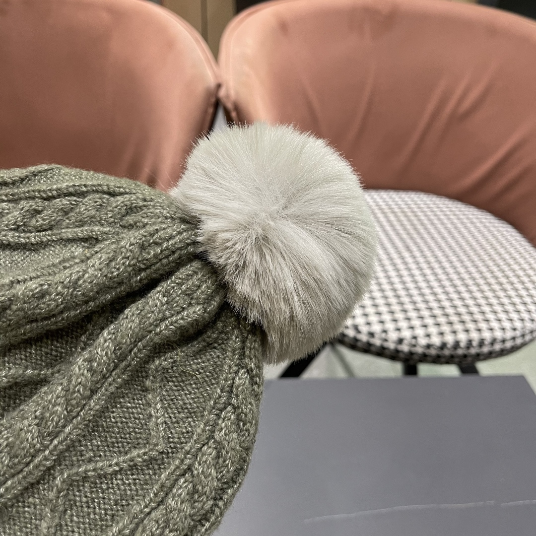  lv路易威登帽子2025女秋冬毛线帽韩版针织帽女士百搭毛球帽护耳冬季套头潮加厚帽