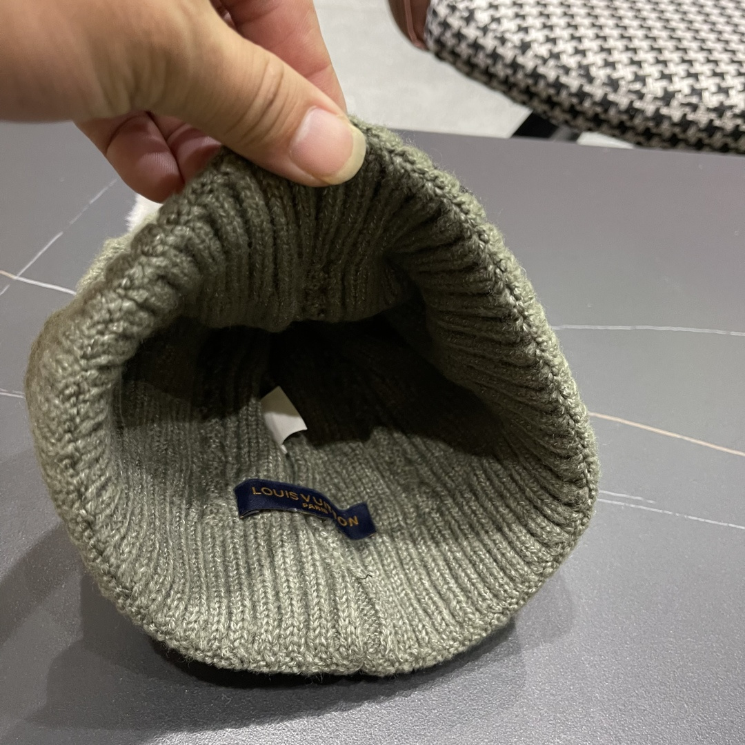  lv路易威登帽子2025女秋冬毛线帽韩版针织帽女士百搭毛球帽护耳冬季套头潮加厚帽