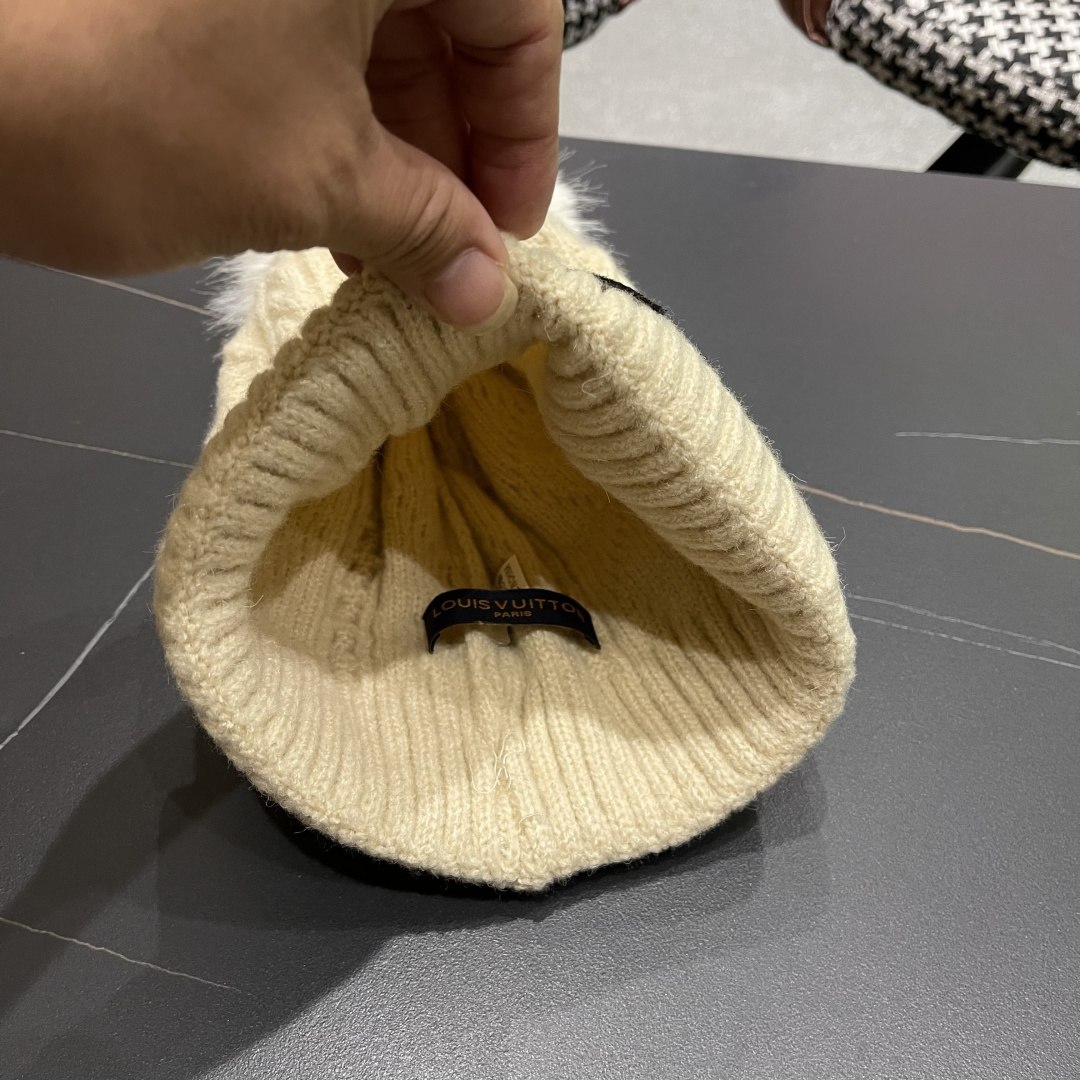  lv路易威登帽子2025女秋冬毛线帽韩版针织帽女士百搭毛球帽护耳冬季套头潮加厚帽