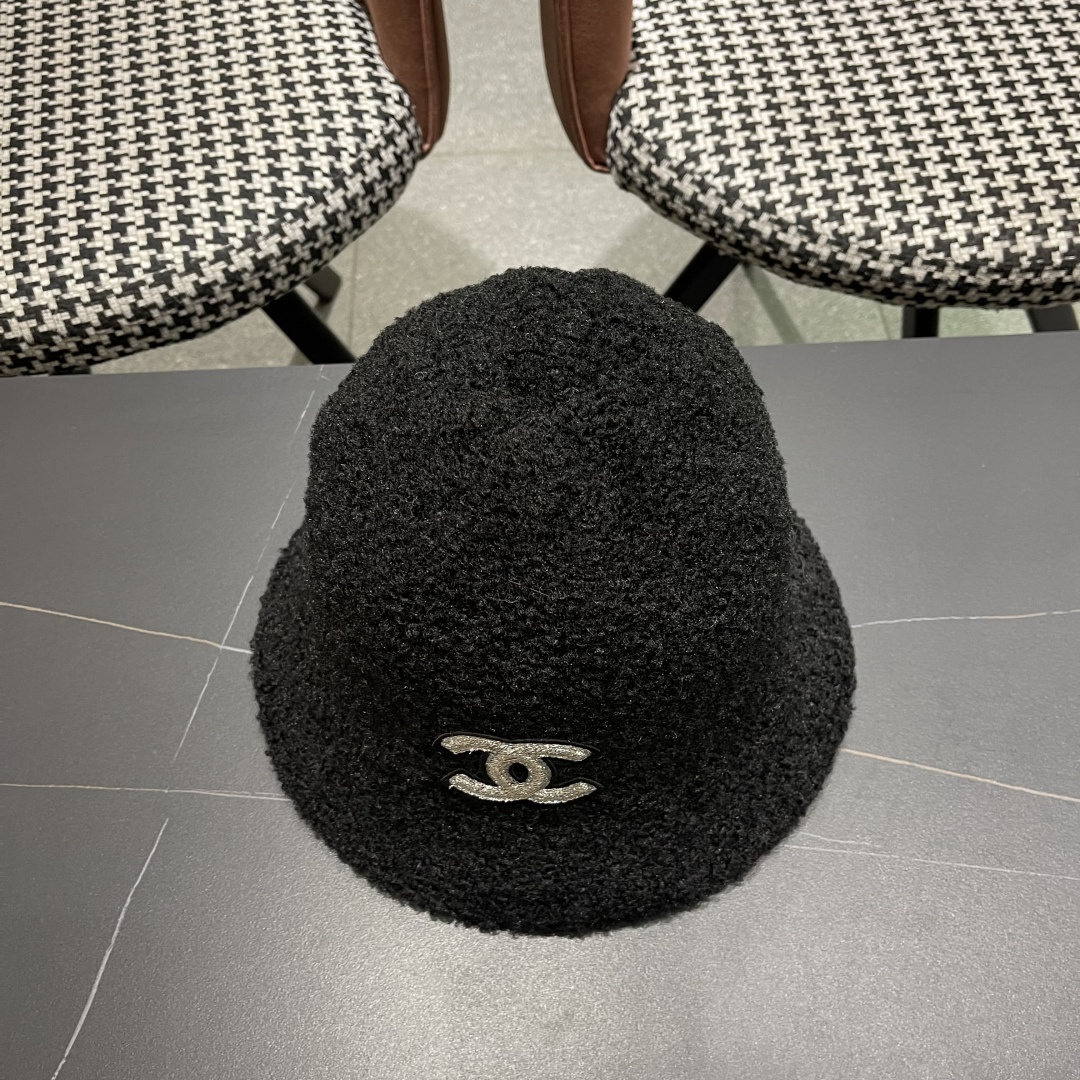  Chanel香奈儿 2025秋冬款渔夫帽毛绒保暖韩版盆帽潮

