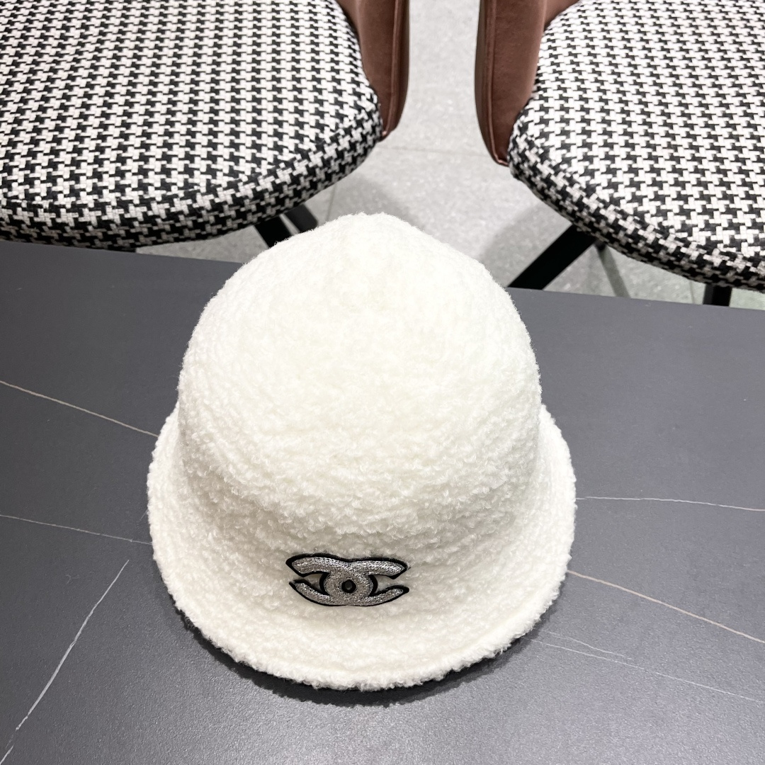 Chanel香奈儿 2025秋冬款渔夫帽毛绒保暖韩版盆帽潮

