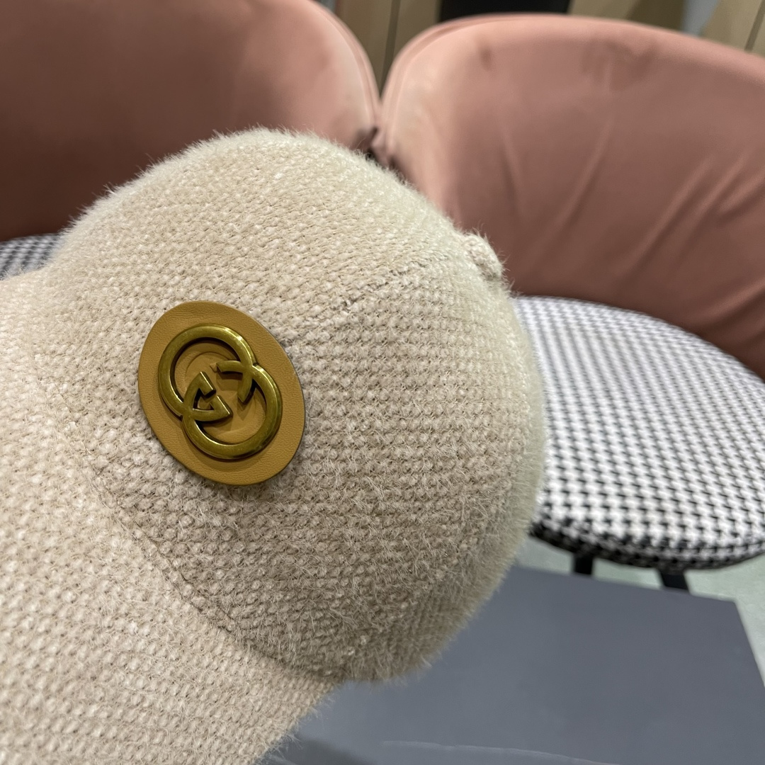   古奇棒球帽♥️GUCCI🧢新品秋冬新款毛绒棒球帽，🔥🎩 工艺非常精美 方便携带！跑量！
