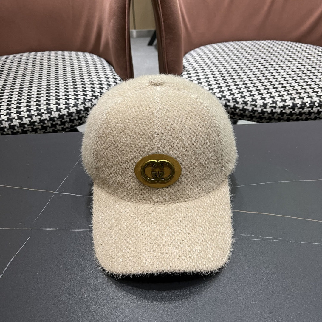   古奇棒球帽♥️GUCCI🧢新品秋冬新款毛绒棒球帽，🔥🎩 工艺非常精美 方便携带！跑量！