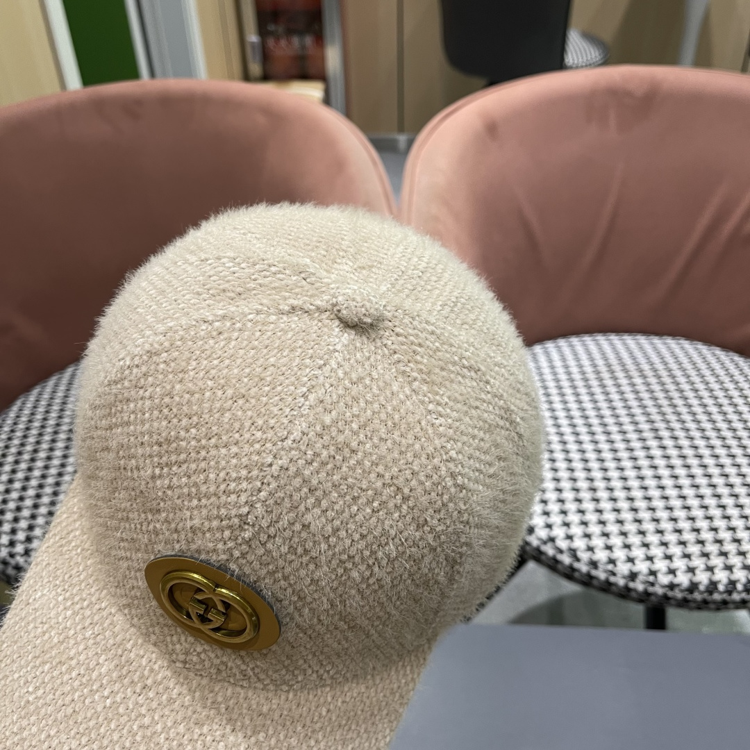   古奇棒球帽♥️GUCCI🧢新品秋冬新款毛绒棒球帽，🔥🎩 工艺非常精美 方便携带！跑量！