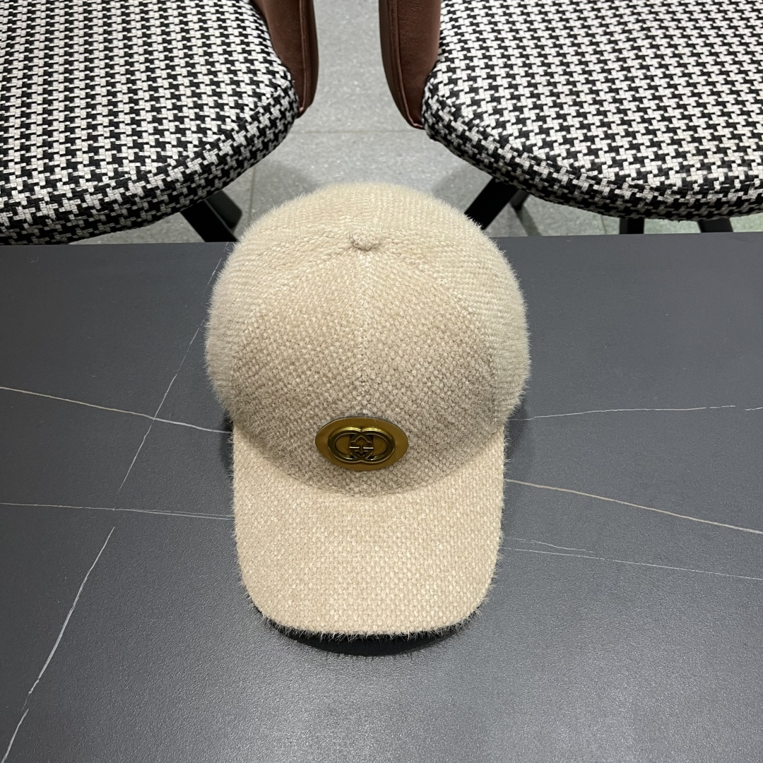   古奇棒球帽♥️GUCCI🧢新品秋冬新款毛绒棒球帽，🔥🎩 工艺非常精美 方便携带！跑量！