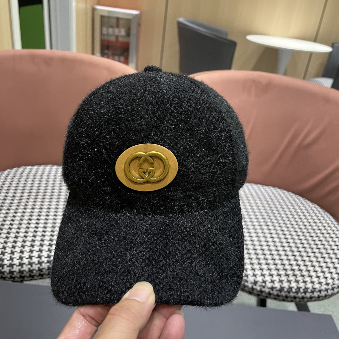   古奇棒球帽♥️GUCCI🧢新品秋冬新款毛绒棒球帽，🔥🎩 工艺非常精美 方便携带！跑量！