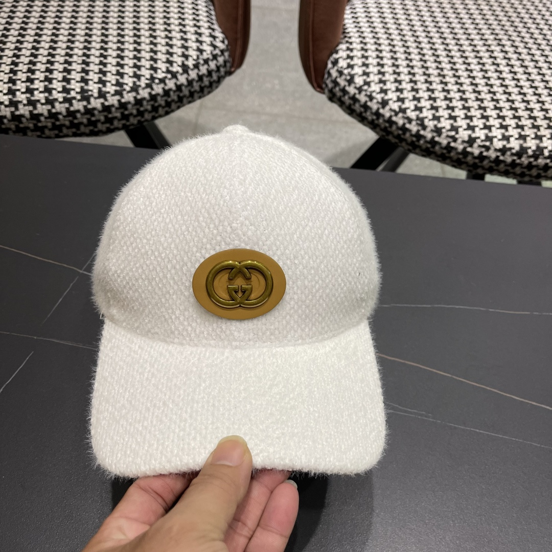   古奇棒球帽♥️GUCCI🧢新品秋冬新款毛绒棒球帽，🔥🎩 工艺非常精美 方便携带！跑量！