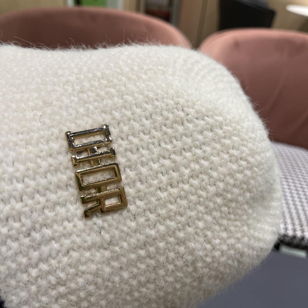  DIOR迪奥 毛茸茸渔夫帽冬天可爱毛毛绒绒秋冬季百搭盆帽帽子冬款女

