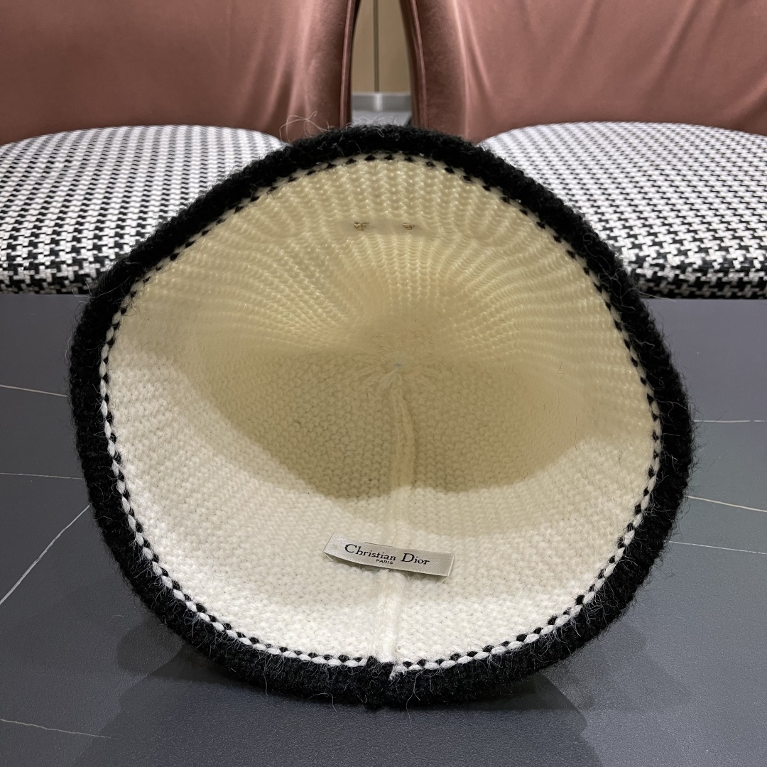  DIOR迪奥 毛茸茸渔夫帽冬天可爱毛毛绒绒秋冬季百搭盆帽帽子冬款女

