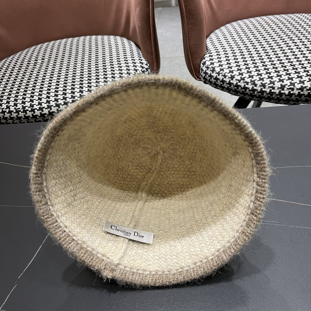  DIOR迪奥 毛茸茸渔夫帽冬天可爱毛毛绒绒秋冬季百搭盆帽帽子冬款女

