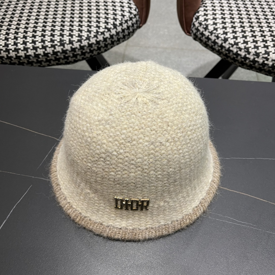  DIOR迪奥 毛茸茸渔夫帽冬天可爱毛毛绒绒秋冬季百搭盆帽帽子冬款女

