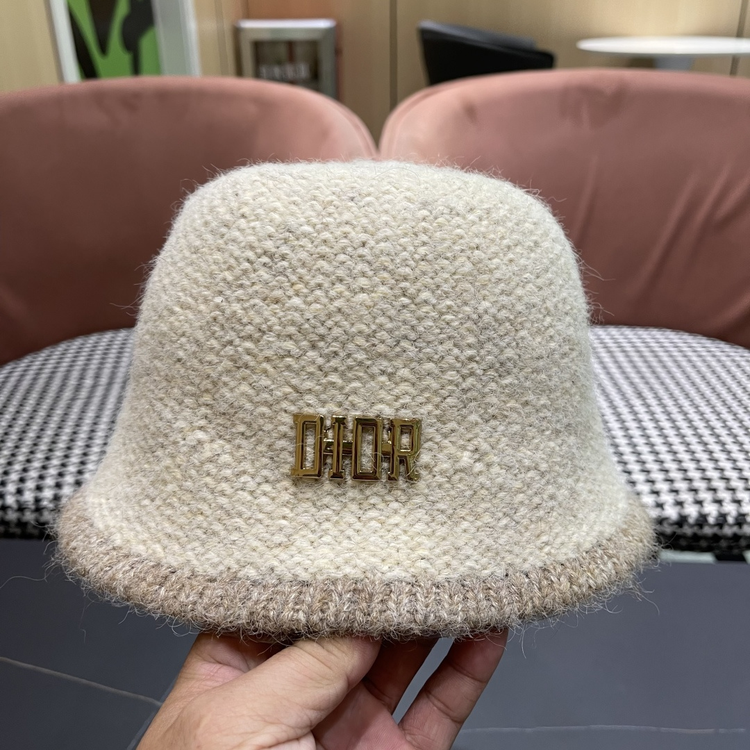  DIOR迪奥 毛茸茸渔夫帽冬天可爱毛毛绒绒秋冬季百搭盆帽帽子冬款女

