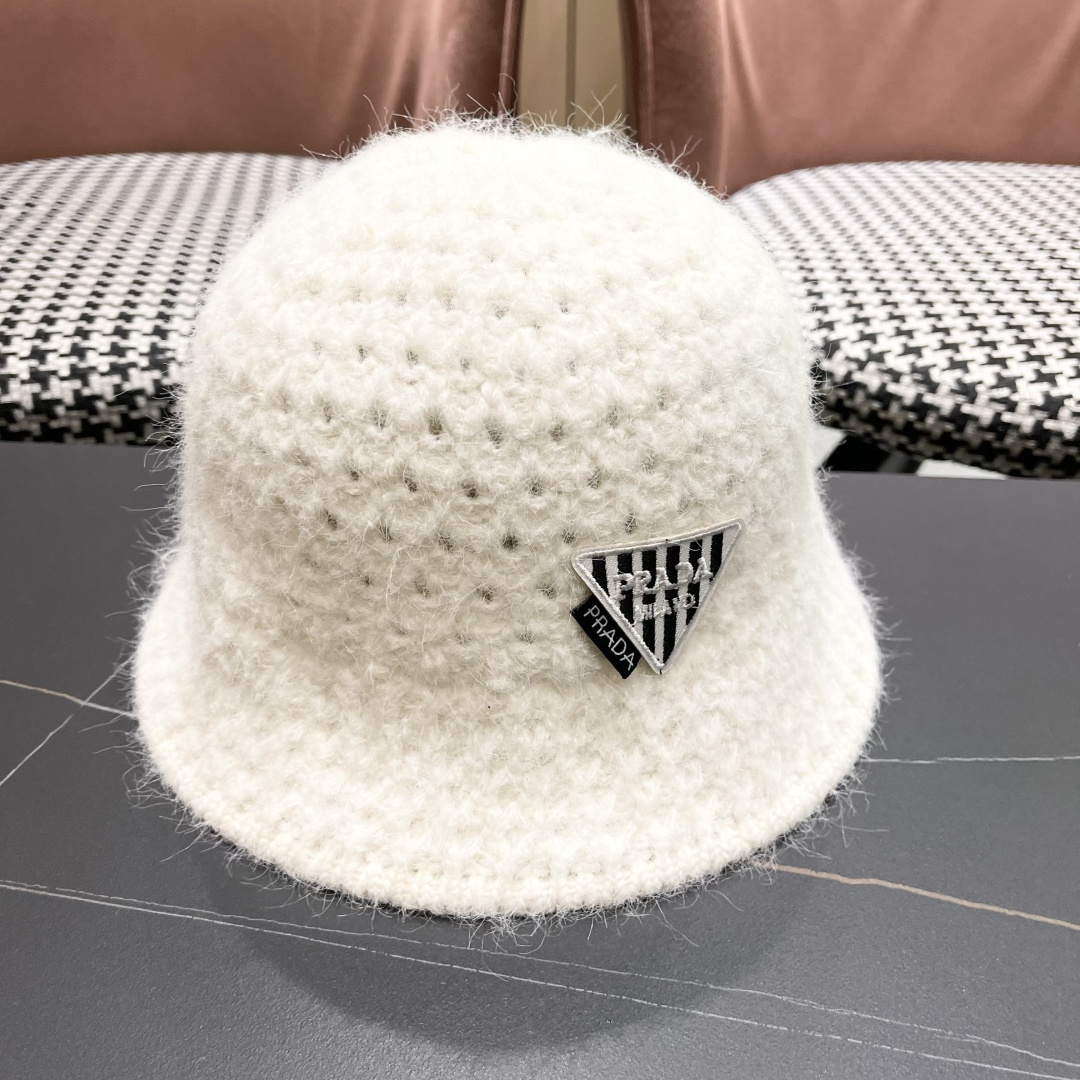  普拉达Prada保暖盆帽羊羔毛女秋冬季新款百搭毛绒渔夫帽大头围显脸小冬天帽子