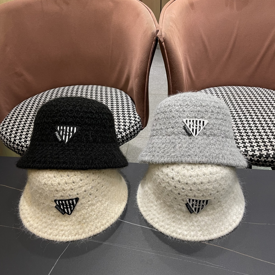  普拉达Prada保暖盆帽羊羔毛女秋冬季新款百搭毛绒渔夫帽大头围显脸小冬天帽子