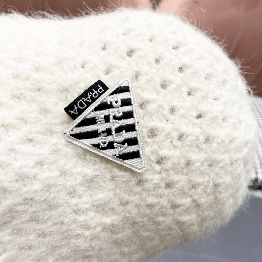  普拉达Prada保暖盆帽羊羔毛女秋冬季新款百搭毛绒渔夫帽大头围显脸小冬天帽子