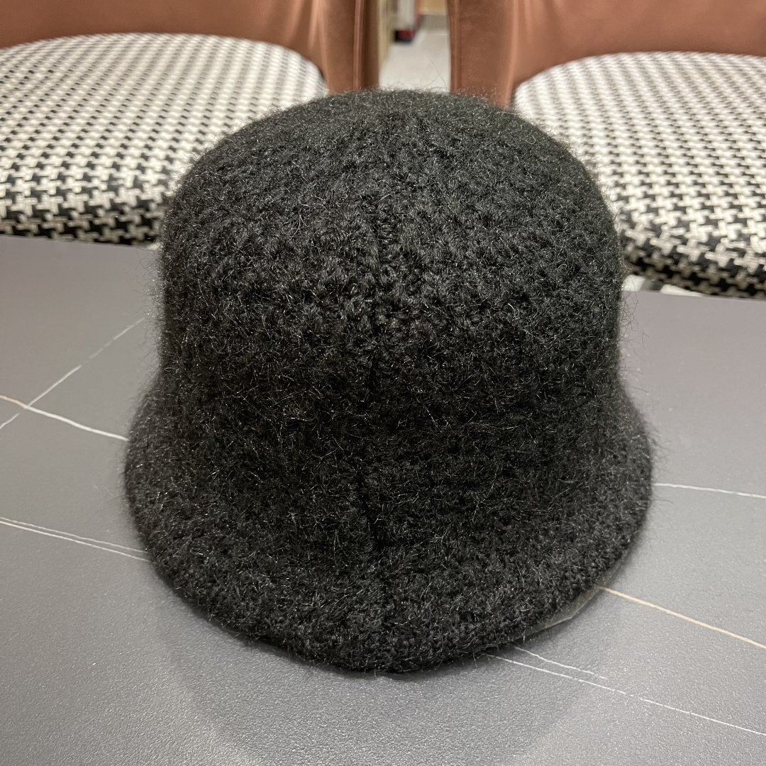  普拉达Prada保暖盆帽羊羔毛女秋冬季新款百搭毛绒渔夫帽大头围显脸小冬天帽子