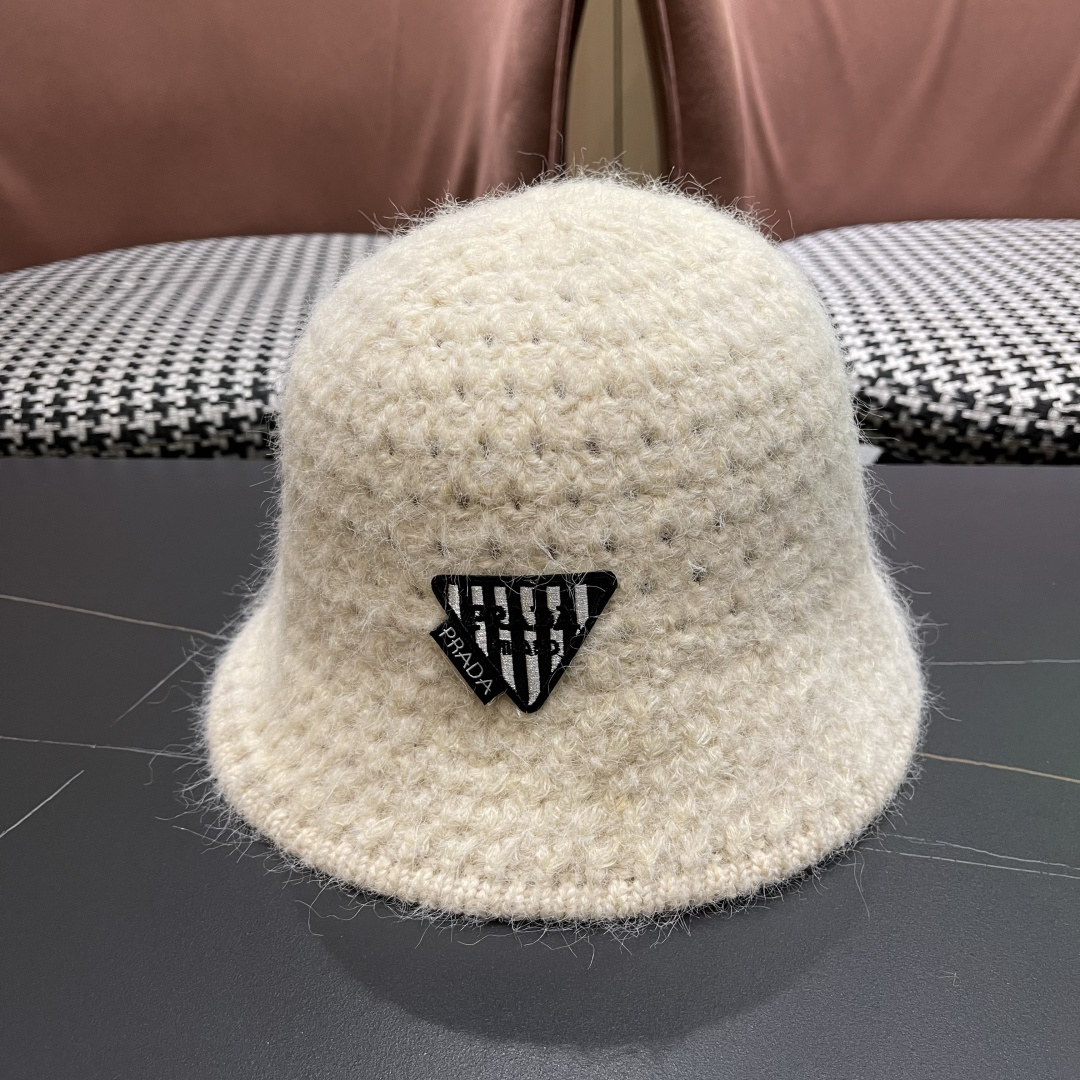 NO:363856,Prada Prada warm basin hat lamb fur women autumn and winter new versatile plush fisherman hat big head circumference face small winter hat hat straw hat fisherman hat baseball hat knit hat, hat, prada, prada, espadrilles, hats普拉达Prada保暖盆帽羊羔毛女秋冬季新款百搭毛绒渔夫帽大头围显脸小冬天帽子帽子草帽渔夫帽棒球帽针织帽,帽子,prada,prada,espadrilles,hats,hat