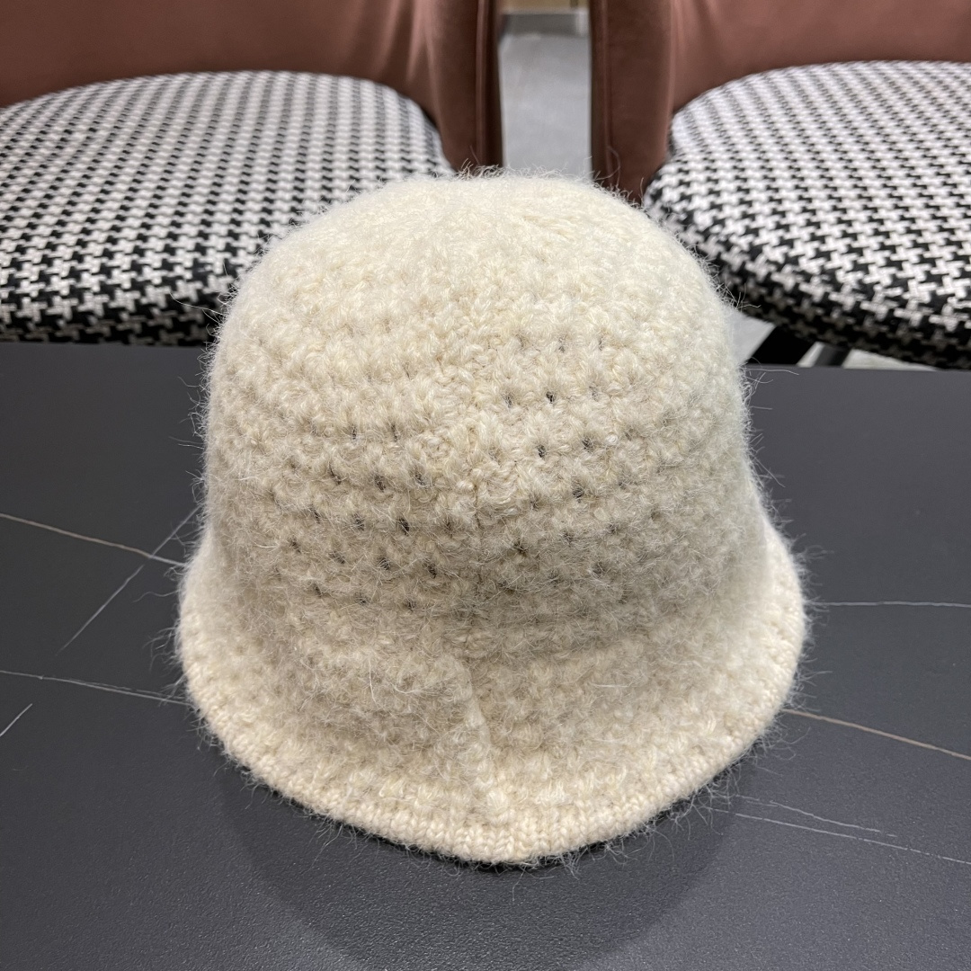  普拉达Prada保暖盆帽羊羔毛女秋冬季新款百搭毛绒渔夫帽大头围显脸小冬天帽子