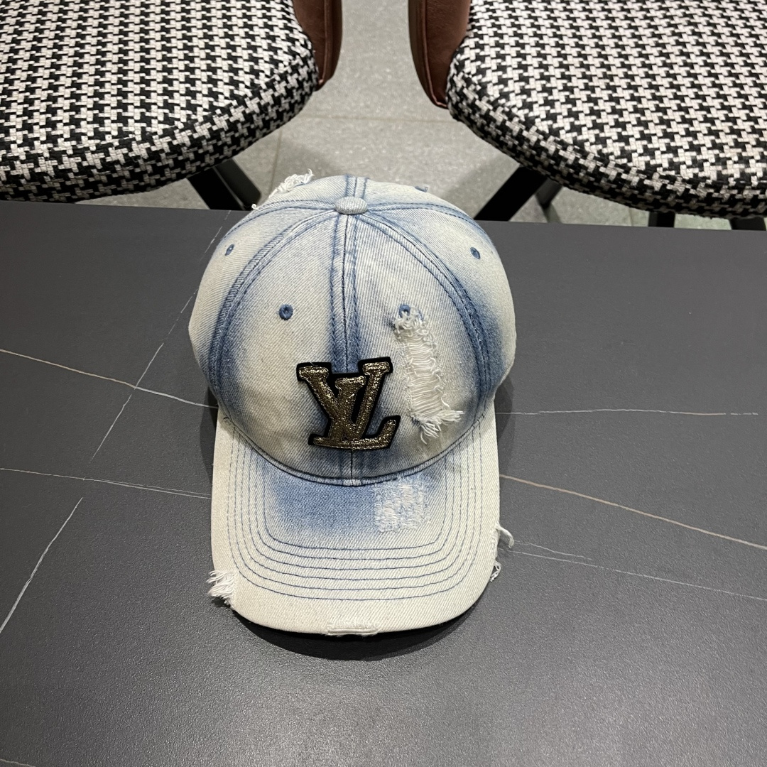 LV(路易威登)新款原单棒球帽，原版牛仔布料做工细致完美，质量超赞，基础头围56，贴片可调节。