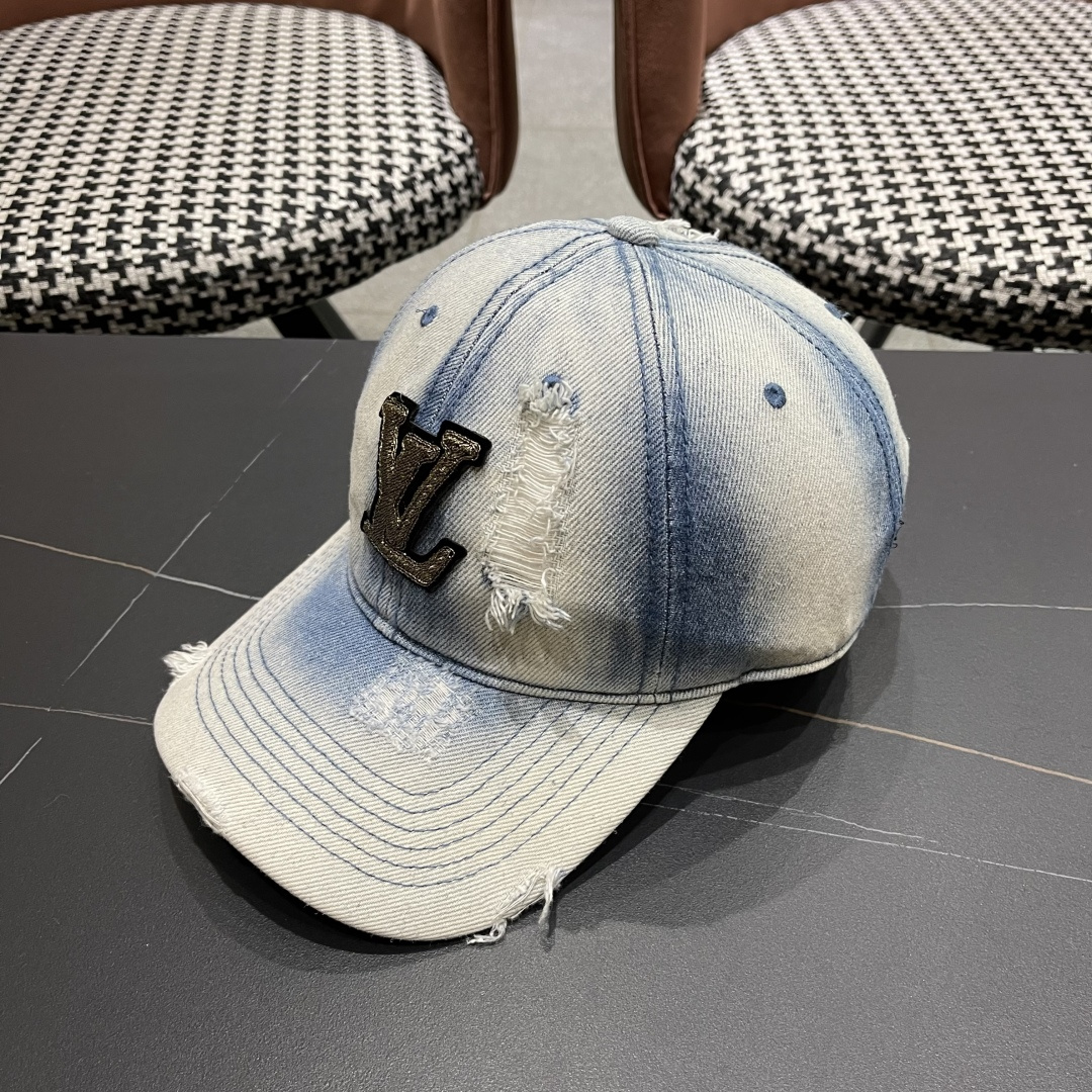  LV(路易威登)新款原单棒球帽，原版牛仔布料做工细致完美，质量超赞，基础头围56，贴片可调节。