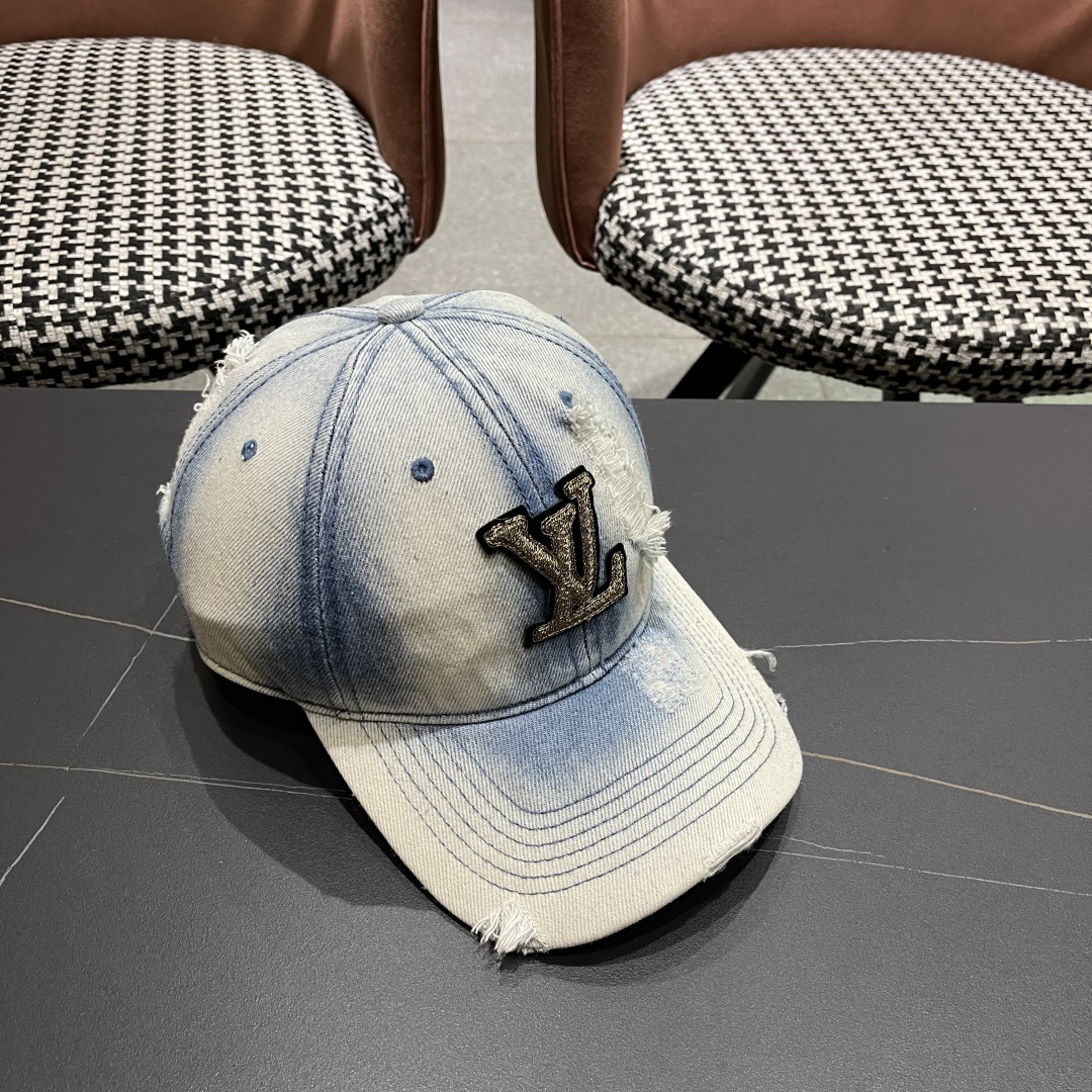  LV(路易威登)新款原单棒球帽，原版牛仔布料做工细致完美，质量超赞，基础头围56，贴片可调节。