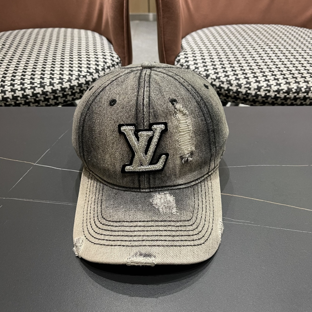  LV(路易威登)新款原单棒球帽，原版牛仔布料做工细致完美，质量超赞，基础头围56，贴片可调节。