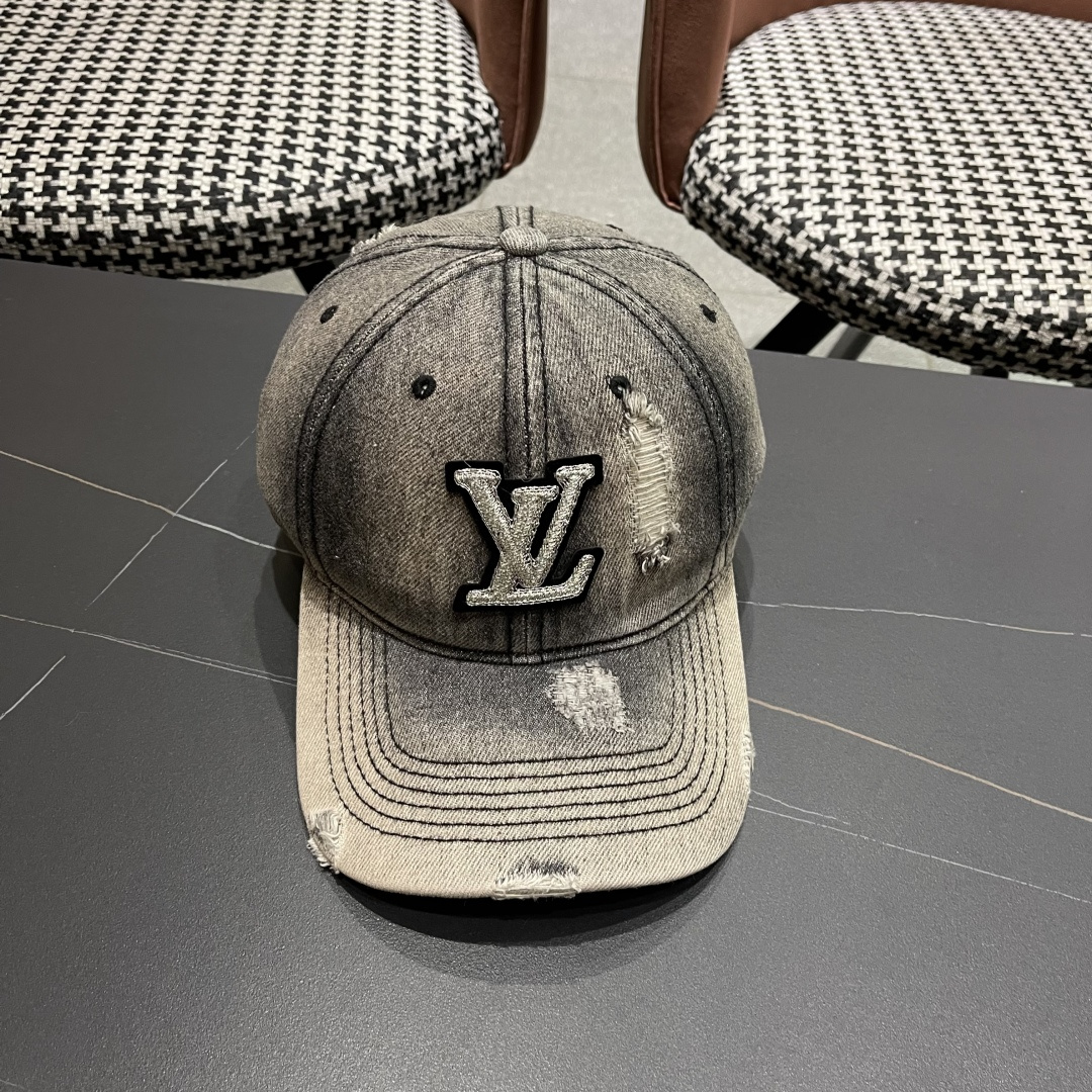  LV(路易威登)新款原单棒球帽，原版牛仔布料做工细致完美，质量超赞，基础头围56，贴片可调节。