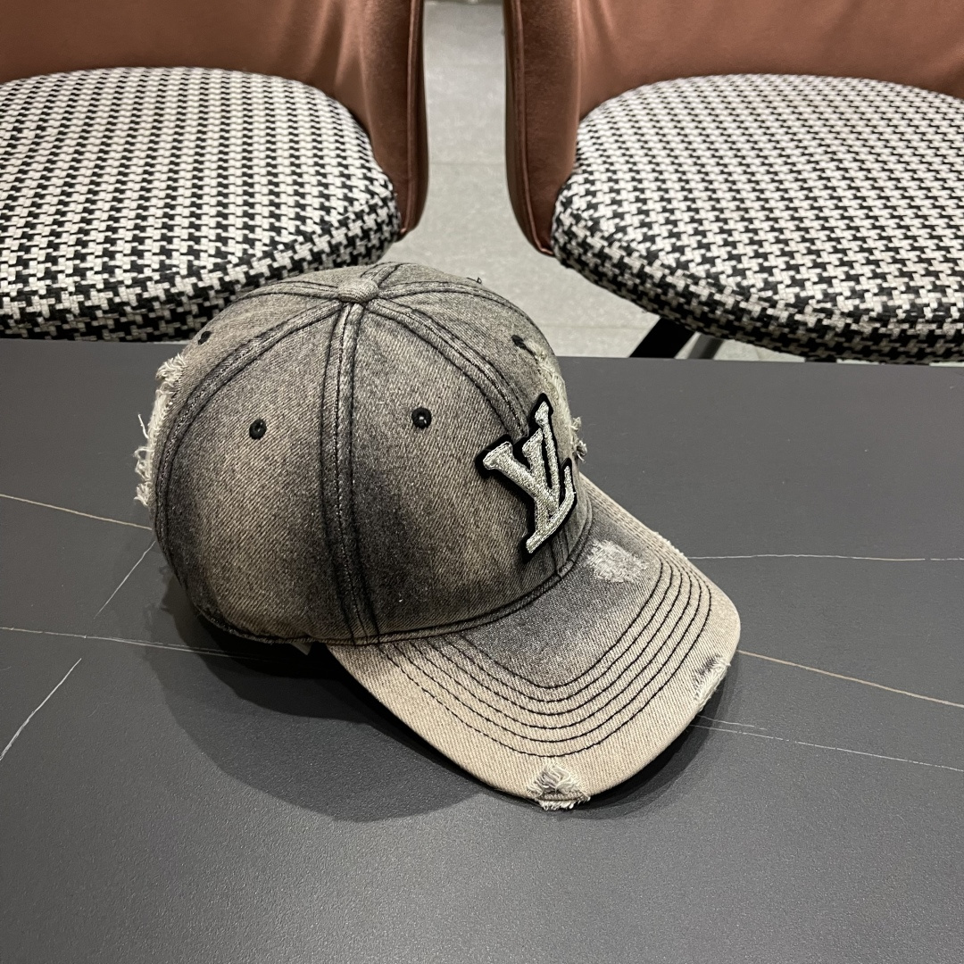  LV(路易威登)新款原单棒球帽，原版牛仔布料做工细致完美，质量超赞，基础头围56，贴片可调节。