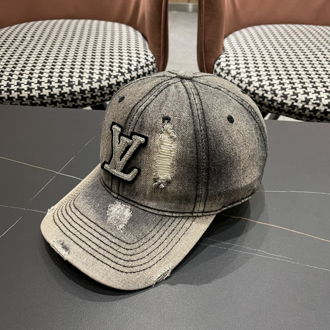  LV(路易威登)新款原单棒球帽，原版牛仔布料做工细致完美，质量超赞，基础头围56，贴片可调节。